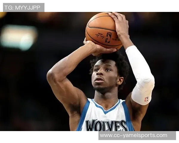 维金斯突破禁区高打板文班亚马展现超凡身高送出精彩钉板大帽