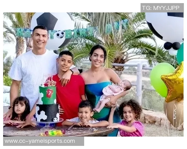 C罗为二女儿庆生送祝福偷穿乔治娜高跟鞋的趣味瞬间 C罗为二女儿庆生送祝福偷穿乔治娜高跟鞋的趣味瞬间