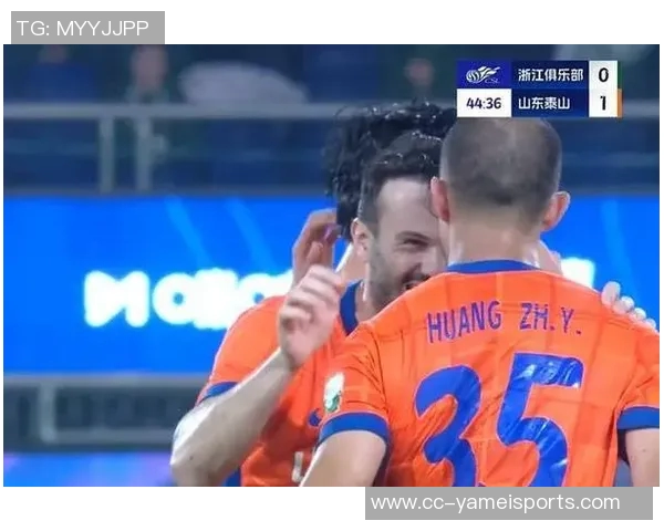 泰山队顽强追平浙江裁判VAR判罚引争议克雷桑点球成功助队逆转局势 泰山队顽强追平浙江裁判VAR判罚引争议克雷桑点球成功助队逆转局势