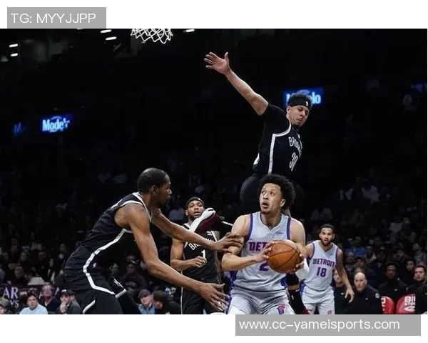 克拉克斯顿半场表现惊艳7中5贡献11分8板5助正负值高达22 克拉克斯顿半场表现惊艳7中5贡献11分8板5助正负值高达22