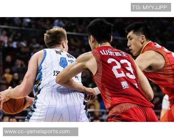 加斯佩里尼怒斥裁判遭红牌罚下球场边缘的激烈对抗引发争议 加斯佩里尼怒斥裁判遭红牌罚下球场边缘的激烈对抗引发争议