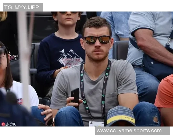 罗马昔日英雄重聚哲科赛后亲吻德罗西感动全场